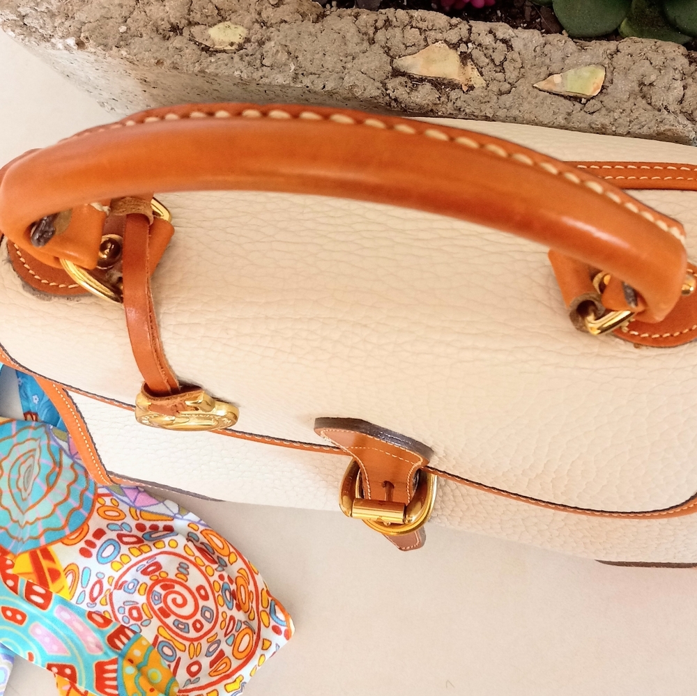 Dooney & Bourke Bonita Creme Brule Bone Carpet Bag 1990's - Picture 4 of 11